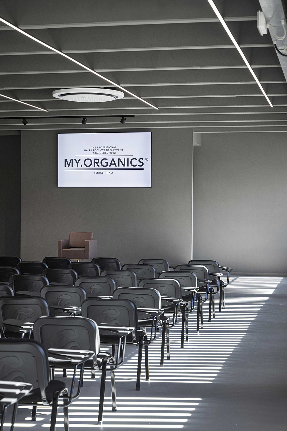 MY.ORGANICS Academy professional hairstyling space